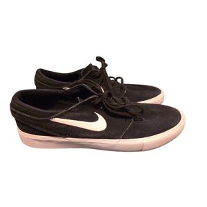 Nike Stephan Janoski Men's Black and White Sneakers